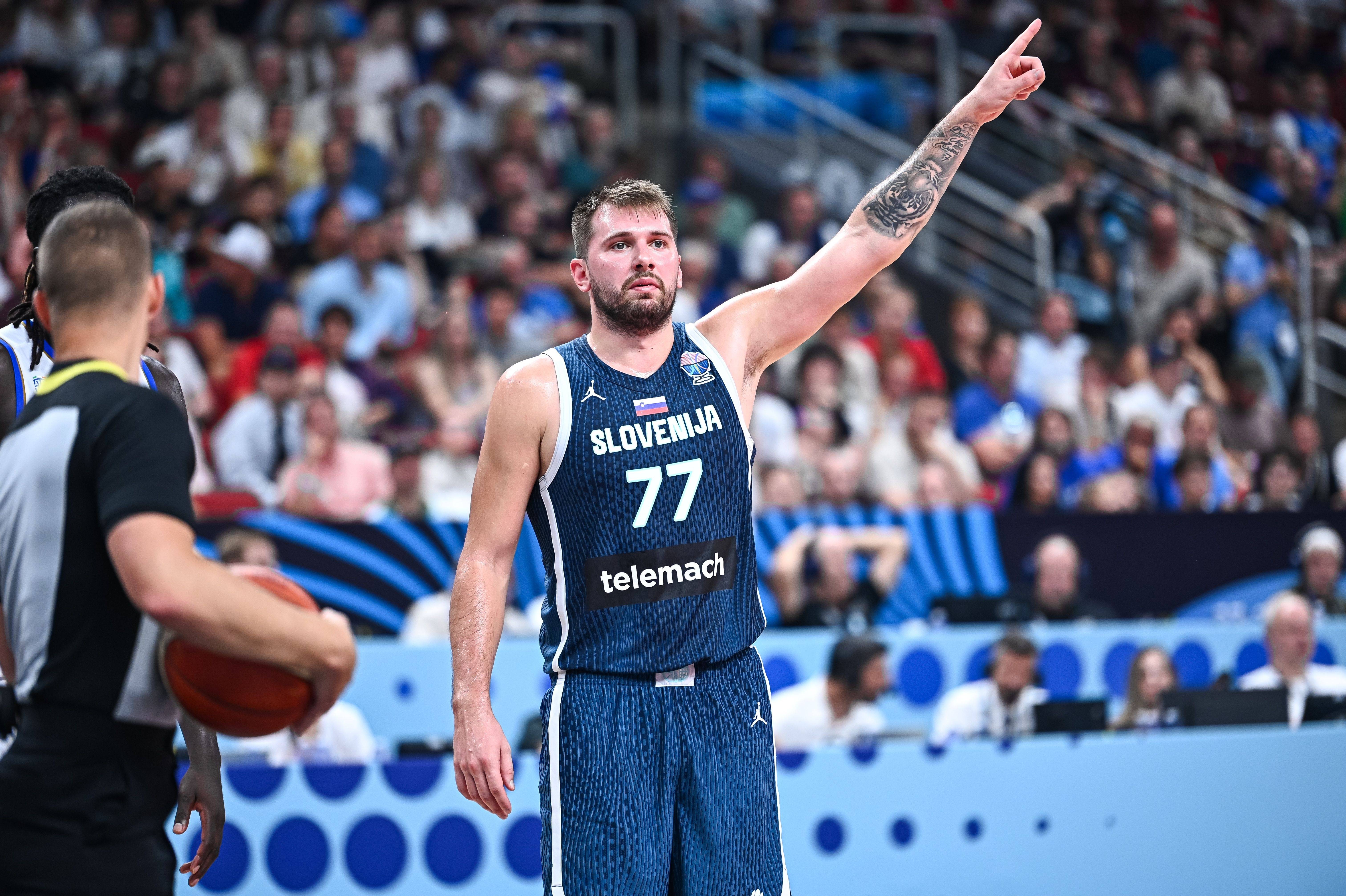 九游体育官网入口-洛杉矶湖人迎CBA季后赛关键赛，今晨遗憾出局，悬念犹存，轮换策略成焦点的简单介绍